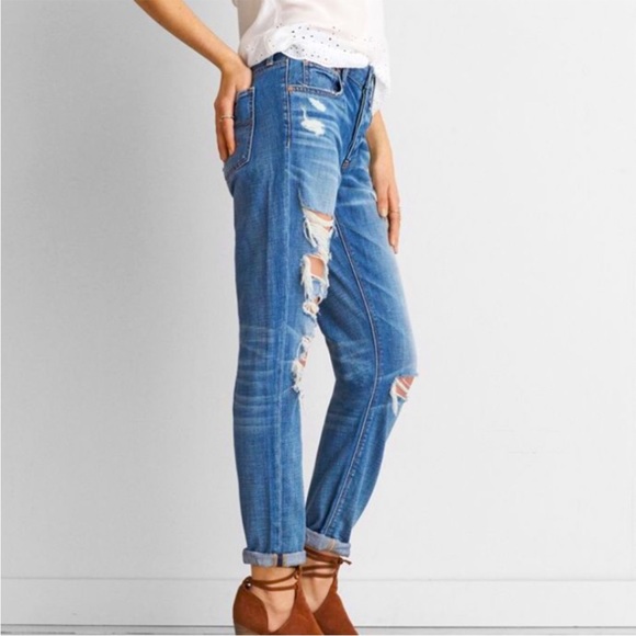 American Eagle Outfitters Denim - American Eagle Distressed Tomgirl Jeans Size 0